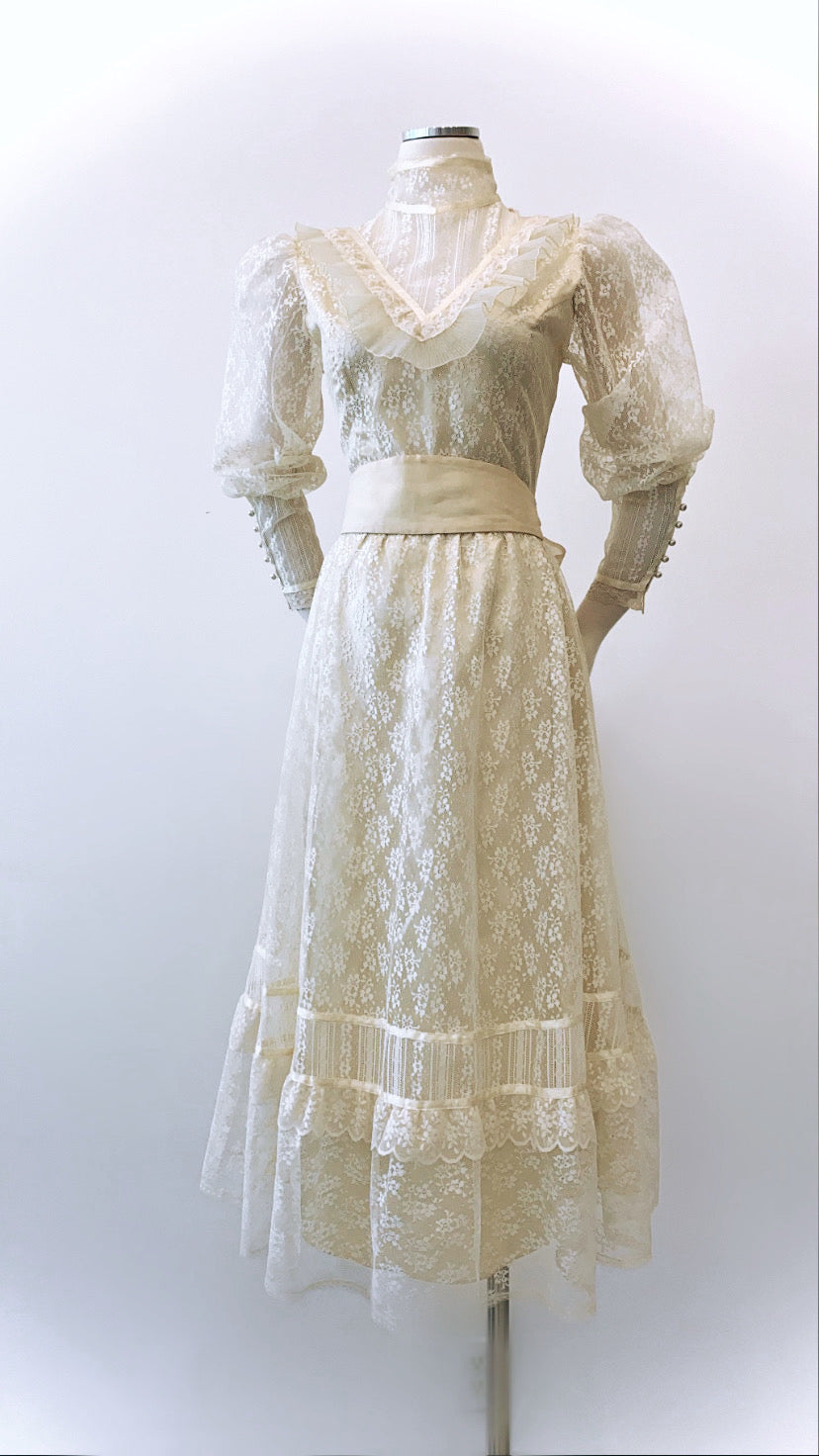 Vintage - Ruffled Lace Dress with Buttoned Cuffs