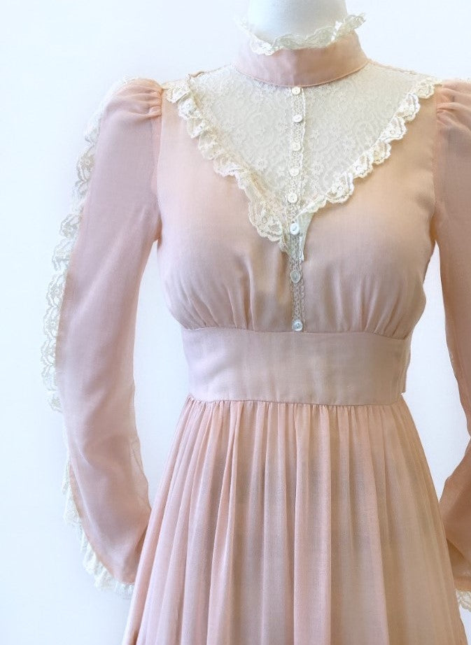 Vintage - Voile Classy Peach Gown