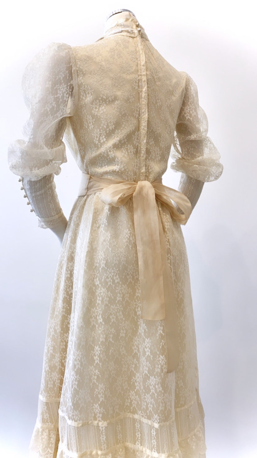 Vintage - Ruffled Lace Dress with Buttoned Cuffs