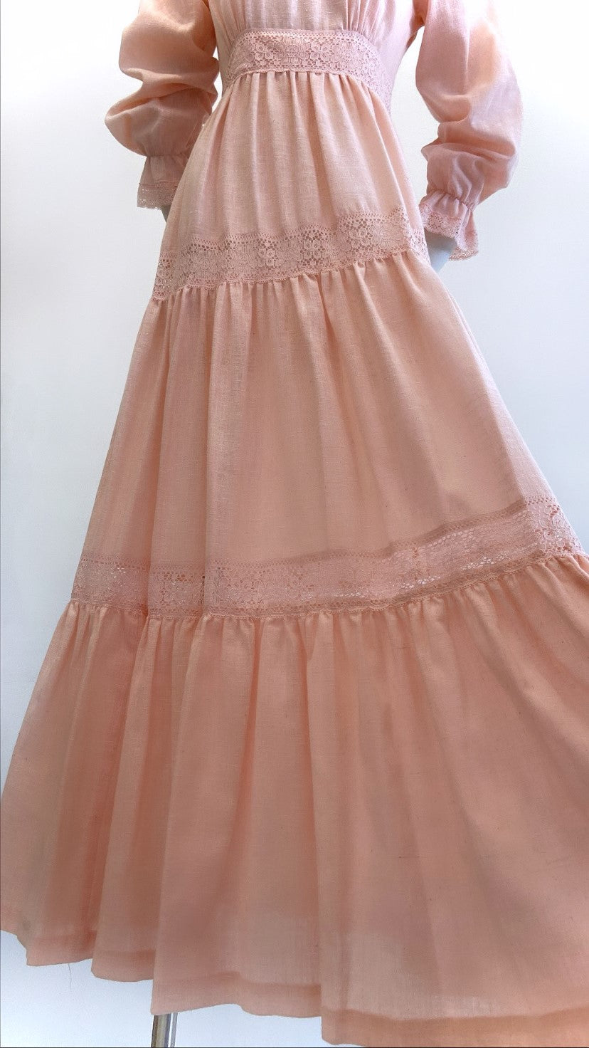 Vintage - Lace Trimmed Linen-Look Gown