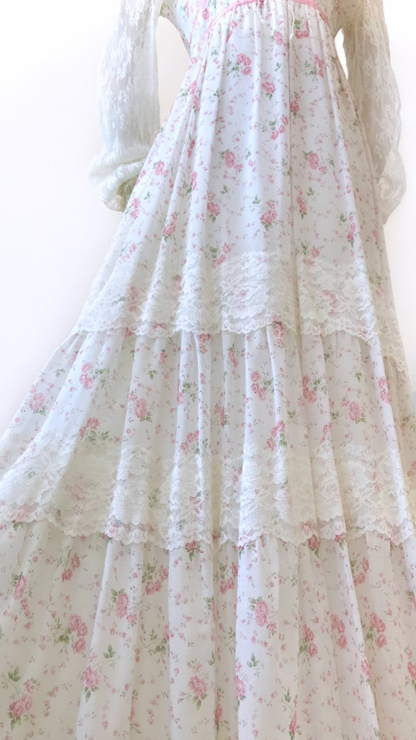 Vintage - Ditsy Floral and Lace Gown