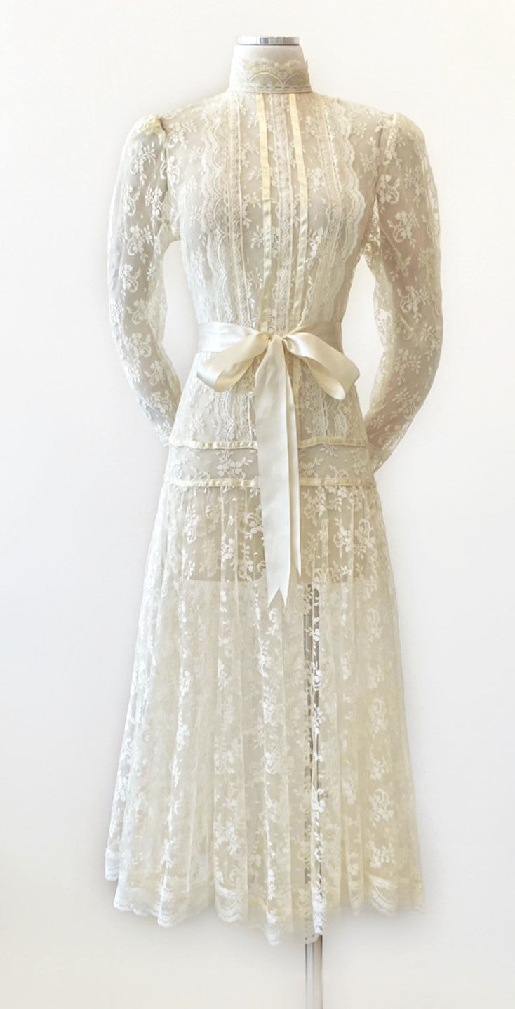 Vintage - All Lace Low-Waist Midi Dress