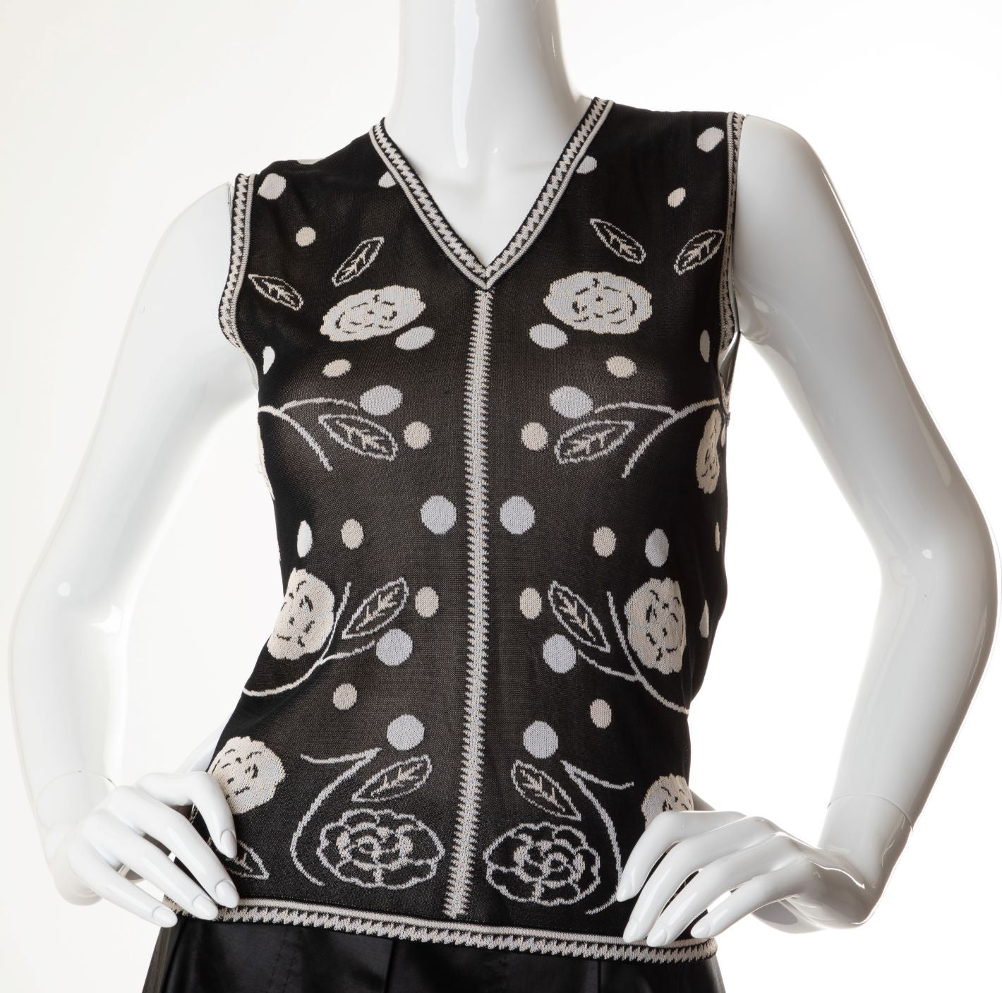 Chanel - Fine Knit V-Neck Sleeveless Top