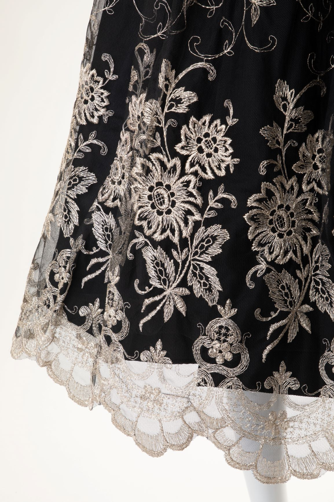 Vintage - Embroidered Tulle Skirt